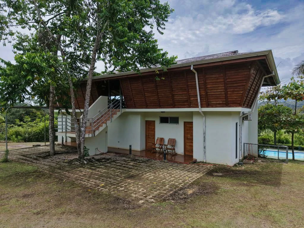 Casa Del Toro: Charm and Serenity in the Hills of Hojancha – 5-Bedroom House with Pool and Bungalow - Gallery image 7