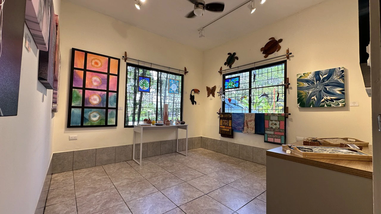 Commercial Space In Prime High Traffic Area in Uvita Costa Rica with garden - Gallery image 11