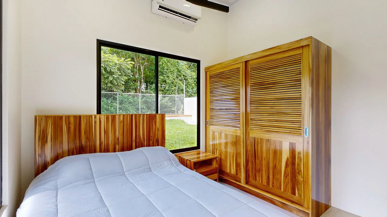 Brand New 3 bed, 2 Bath Home with creek and Jungle views. - Gallery image 10