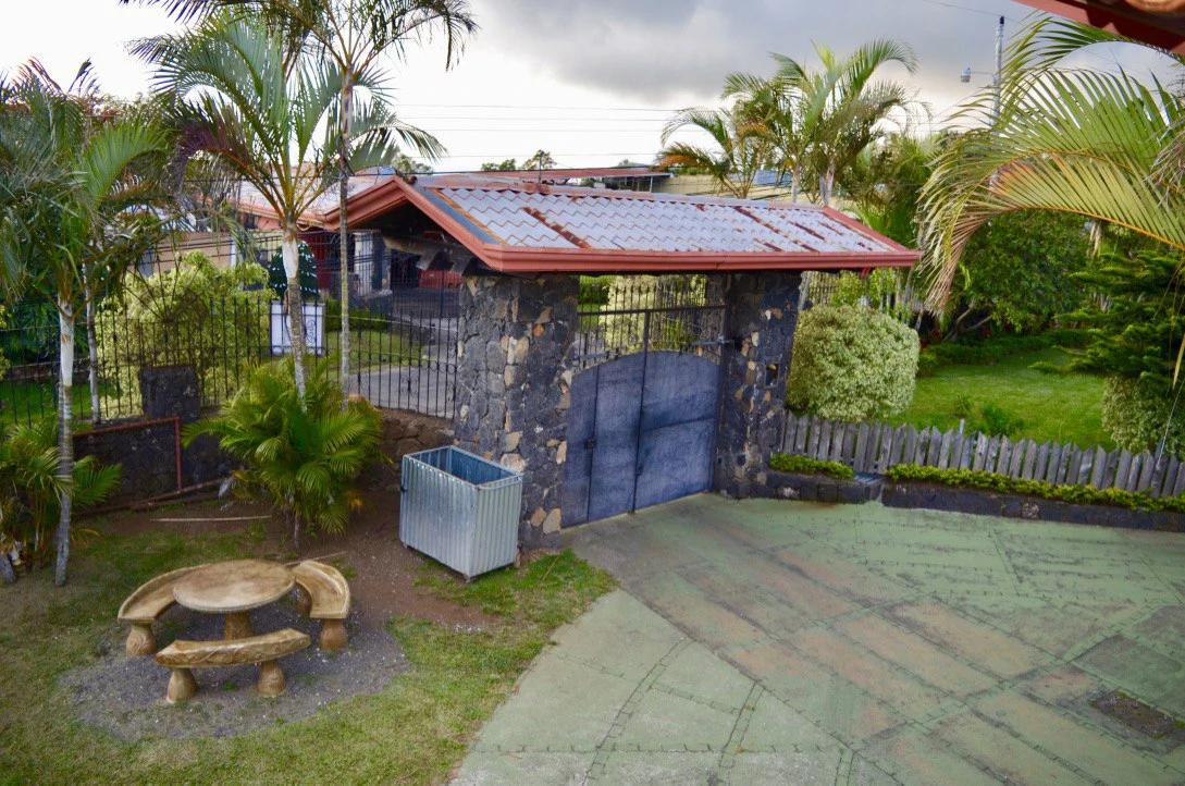 Spectacular 4BR House for sale in San Rafael - Heredia, ideal for a large family, or for those looking for a rental income option! - Gallery image 8