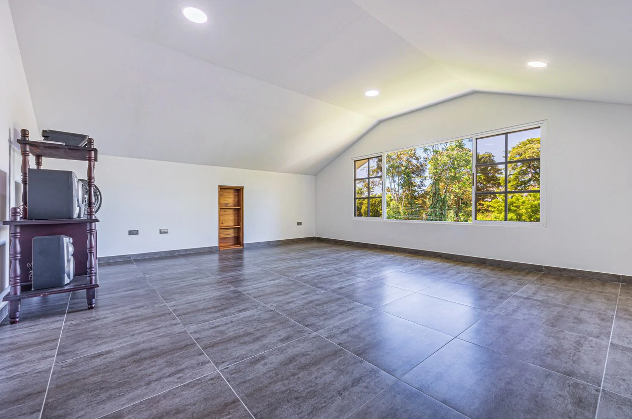 Exceptional 5-Bedroom Residence on Los Laureles Street – Prime Location & Versatile Layout - Gallery image 21