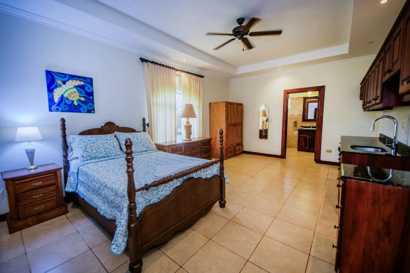 Amazing Casa Grande: Enormous Home with Pool near the Beach in a highly sought after Community! - Gallery image 29