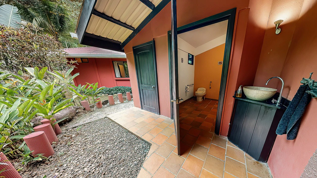 A TRANQUIL HAVEN: PRIME INVESTMENT OPPORTUNITY IN UVITA'S LUSH RIVER ENCLAVE: Mountain Hotel/Resort/Hostel For Sale in Uvita - Gallery image 30