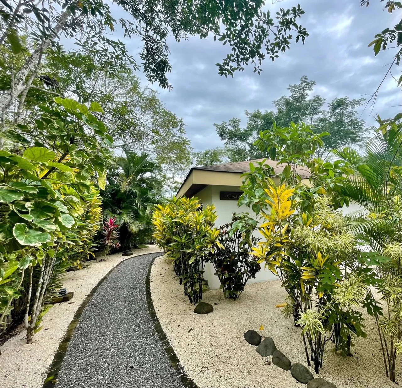 Boutique Eco-Lodge close to Tambor, Costa Rica – Tranquil, Turn-key Retreat on 3.3 Acres: Boutique Eco-Lodge close to Tambor, Costa Rica – Tranquil, Turn-key Retreat on 3.3 Acres - Gallery image 2