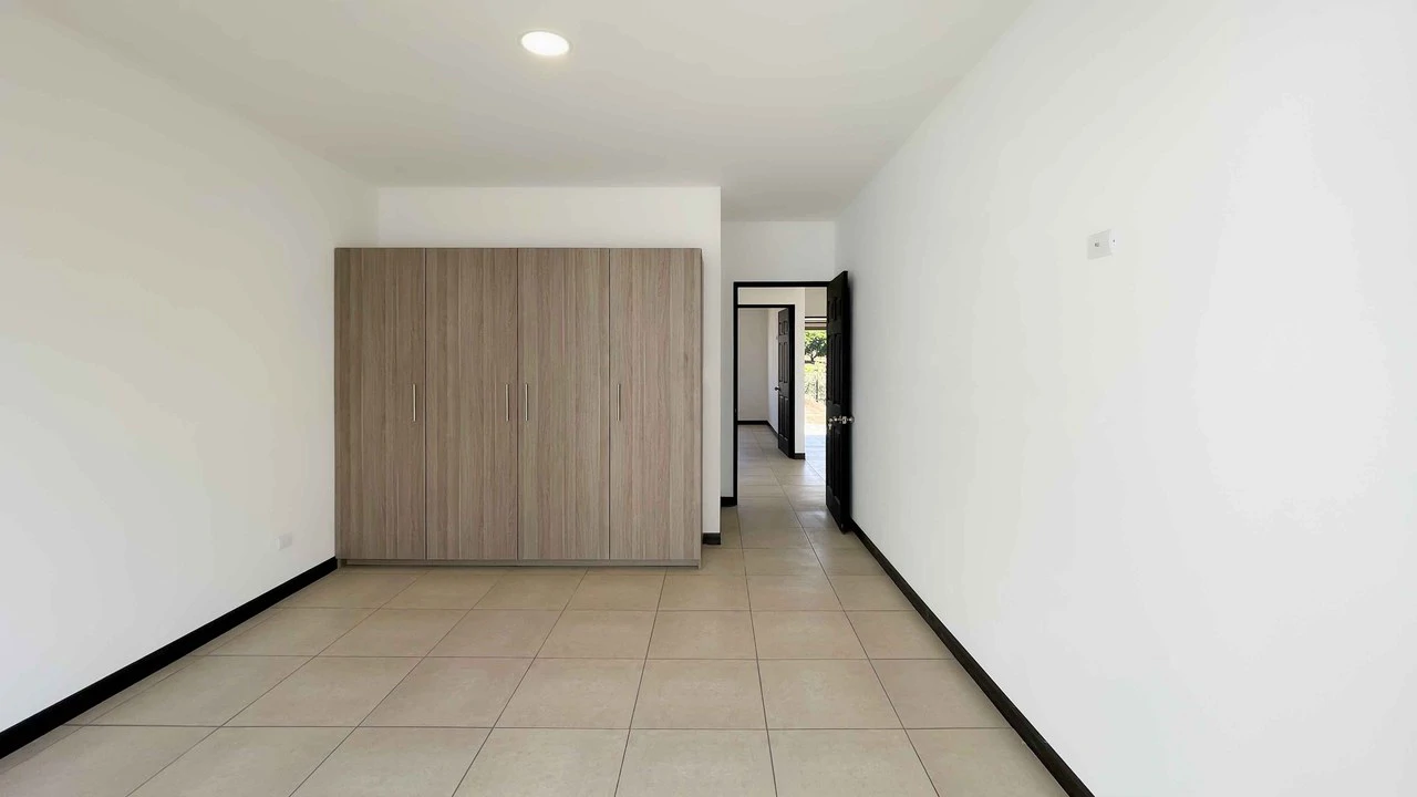Charming New House for Sale in Gated Community - Gallery image 8