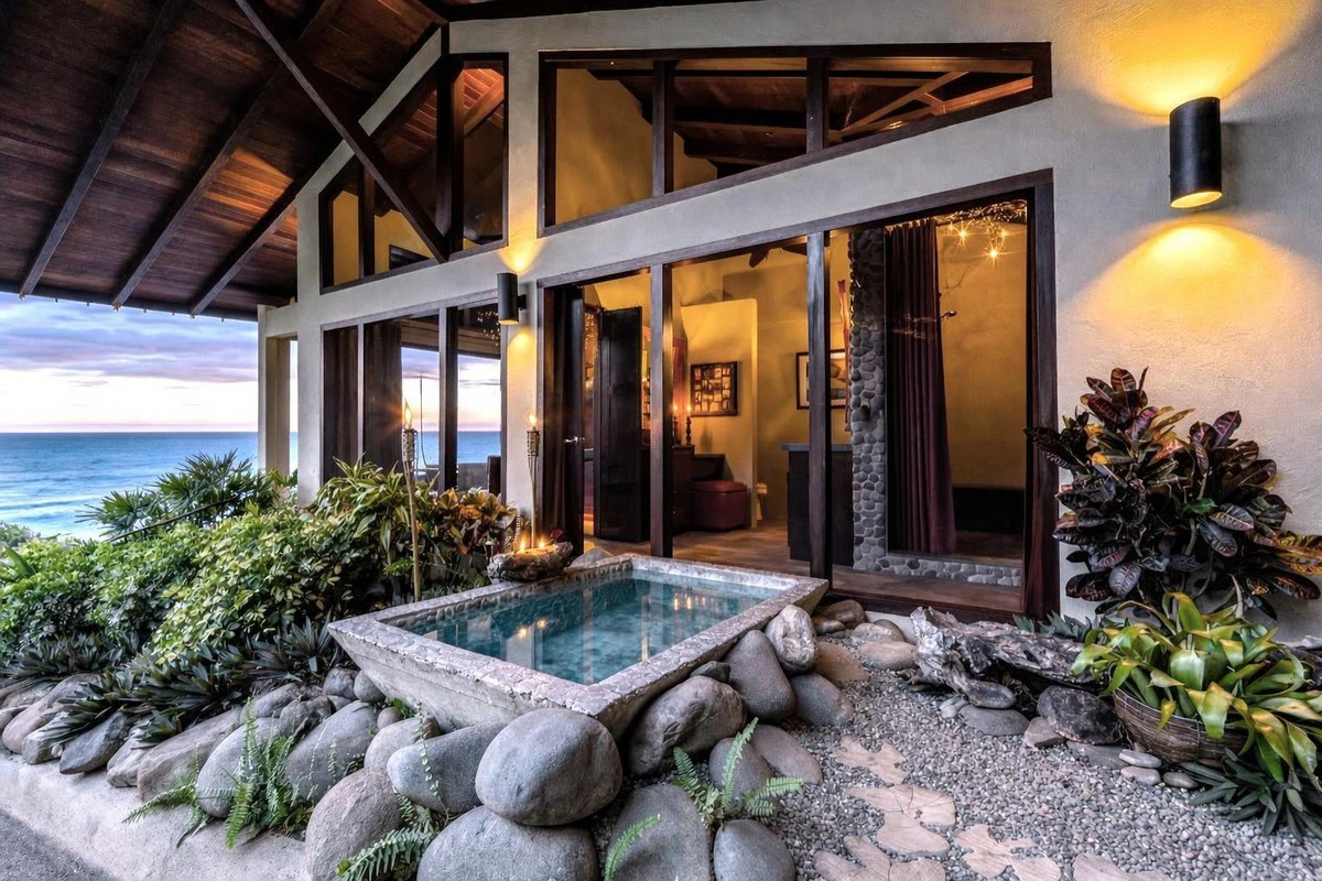 4.6 ACRES – 4 Bedroom Ultra-Private Oceanview Luxury Estate Surrounded by Rainforest!!! - Gallery image 4