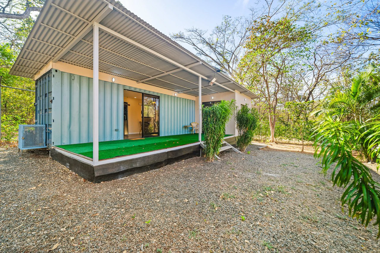 Casa Jungle: Jungle Lot with Container Home 10 min from the beach - Gallery image 10
