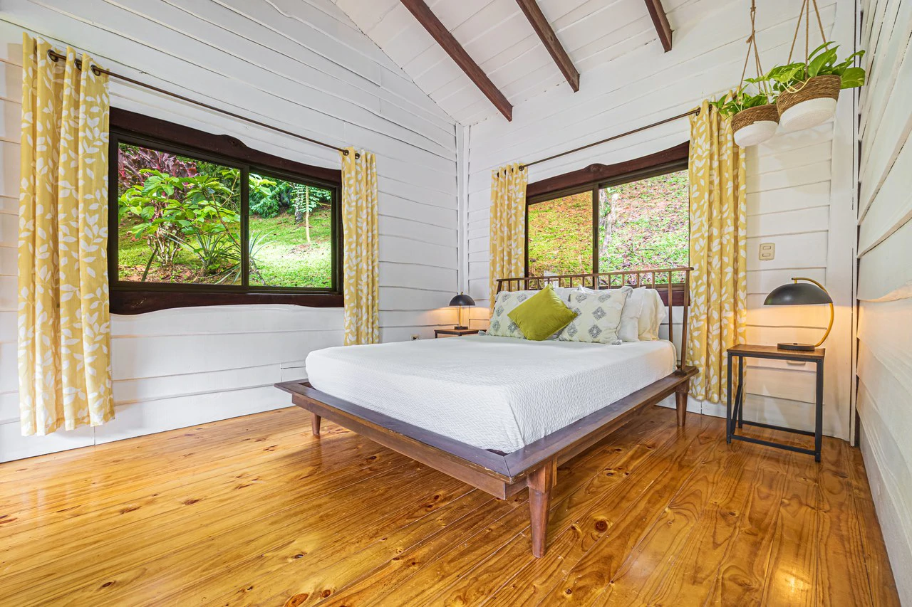 A Jungle House Built of Wood & River Dreams - Gallery image 13