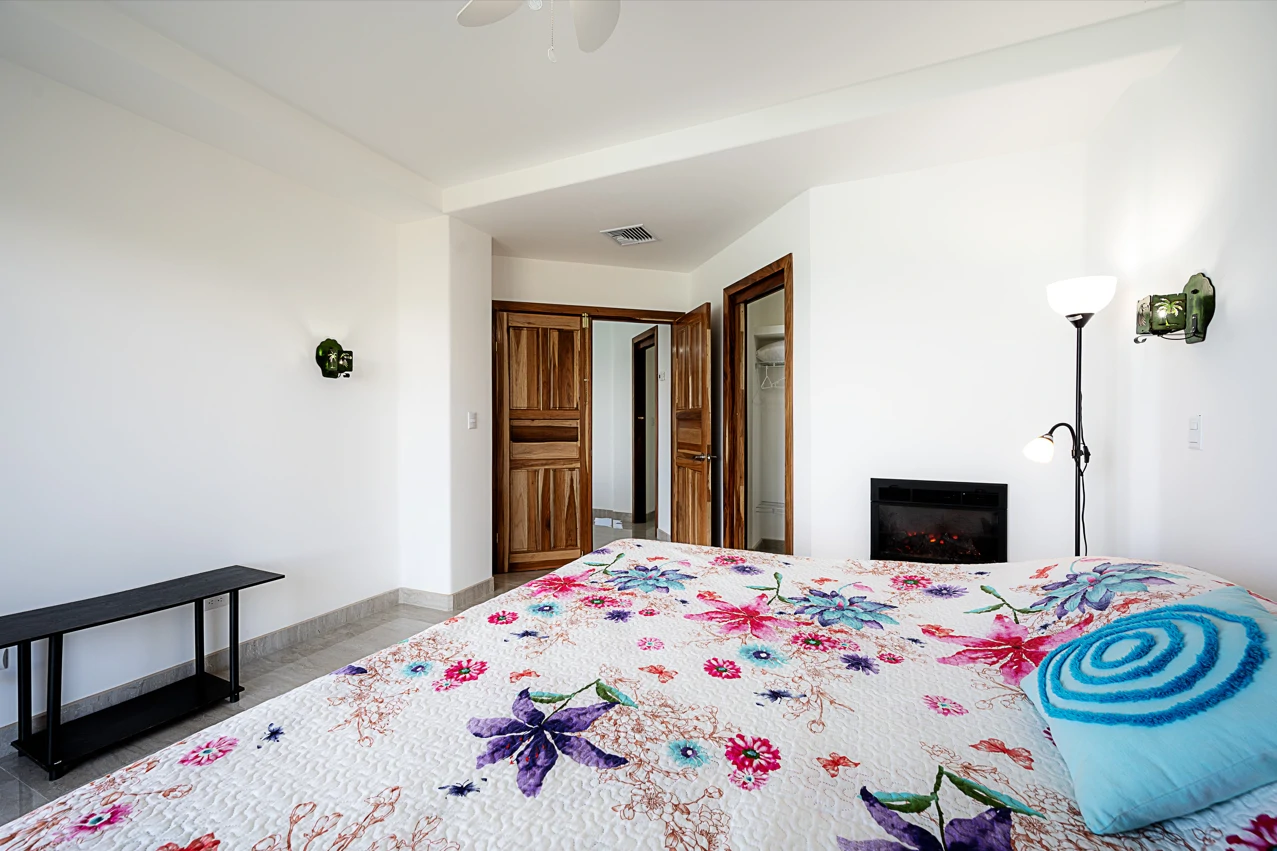 SELLER FINANCING AVAILABLE ! Luxurious Gated Condominium Community - Gallery image 22