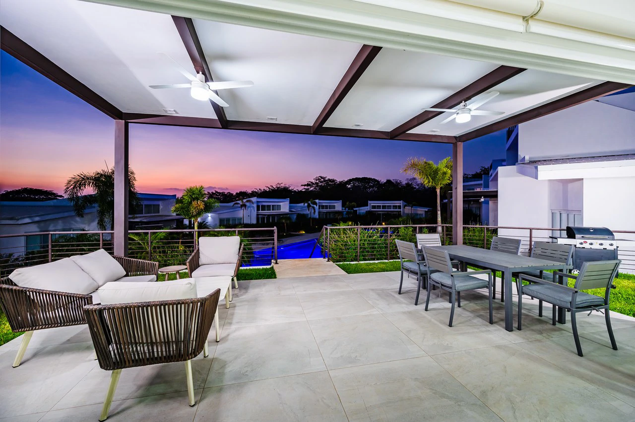 The Enclave: Ultra-Modern 5 Bedroom Villa Located Minutes From the Beach! - Gallery image 13
