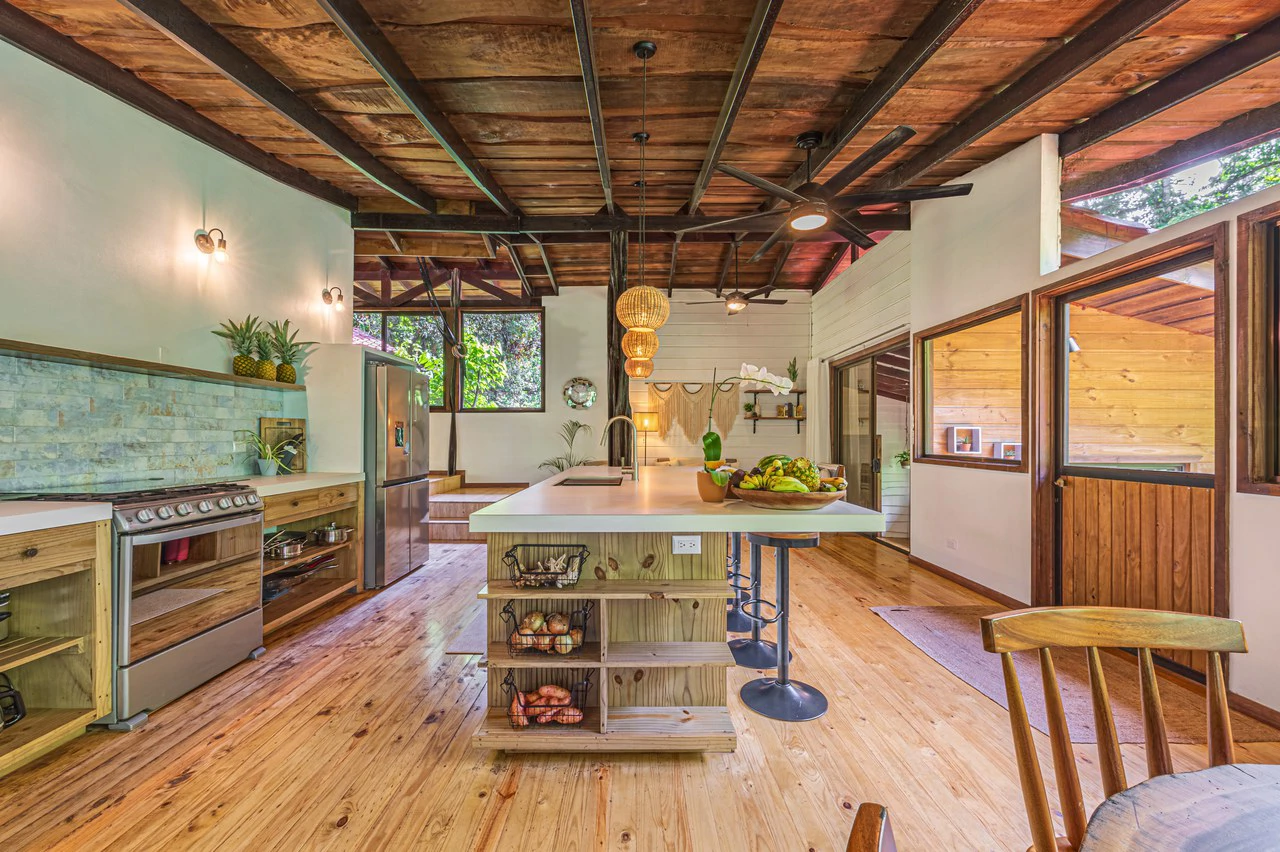 A Jungle House Built of Wood & River Dreams - Gallery image 35