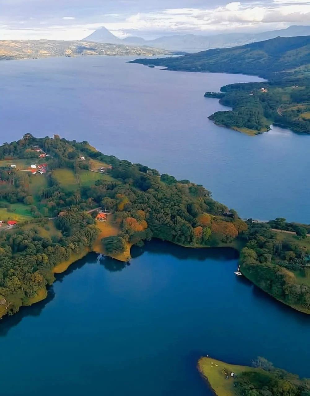 LA TOSCANA - Mediterranean Style Luxury Home on Lake Front Property. - Gallery image 44