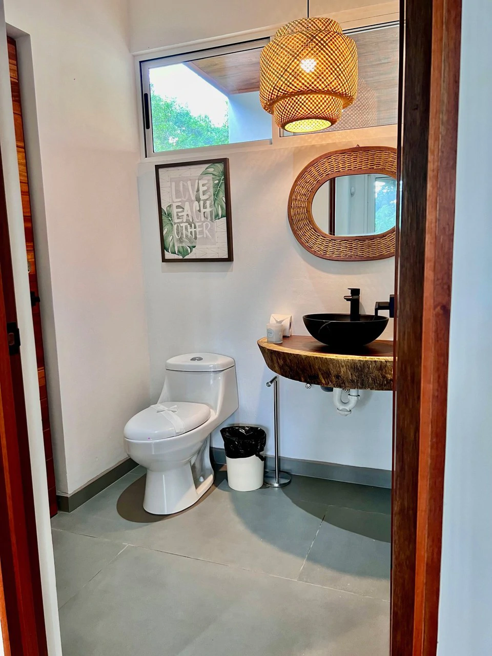 0.17 ACRES – 3 Bedrooms, Brand New Luxury Home in Uvita, Minutes From Beaches and Services, Wooded Lot, Year Round Stream, Private And Fully Furnished, Ready to Move!!! - Gallery image 17