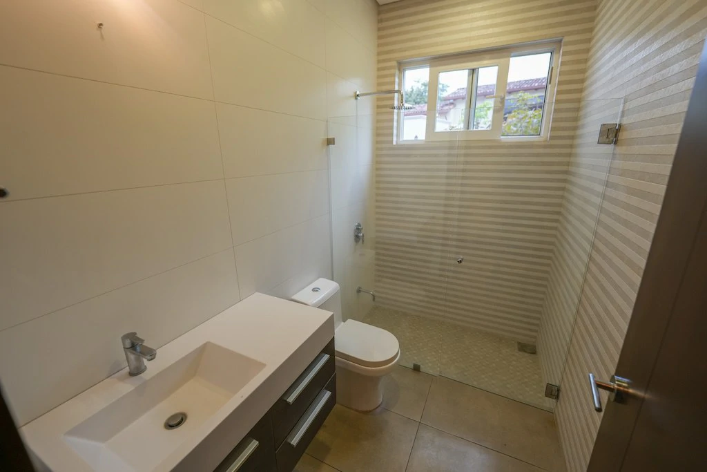 Casa de 4 Habitaciones en Condominio Villamont, Santa Ana Centro: House For Sale in Santa Ana - Gallery image 3