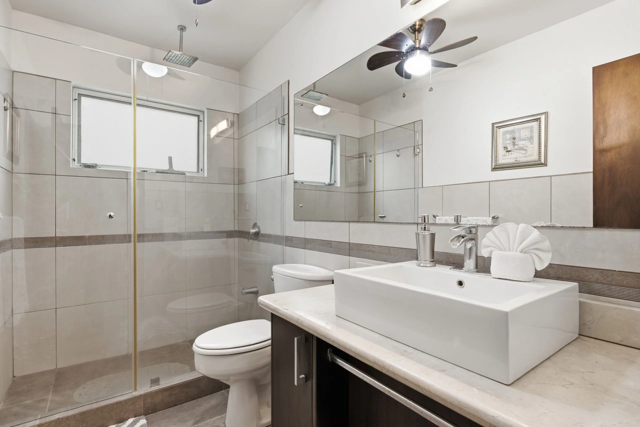 Casa Blanca #8: Spacious 3-Bedroom Condo in Surfside Estates Near Playa Potrero Beach - Gallery image 14