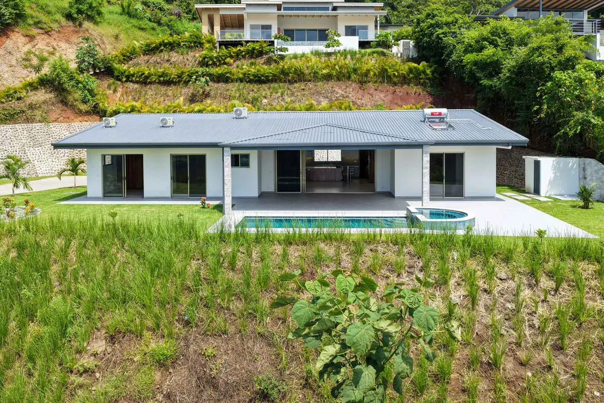 New Single-Story Home for Sale in Las Rocas, Atenas – Pool, Jacuzzi & Panoramic Views