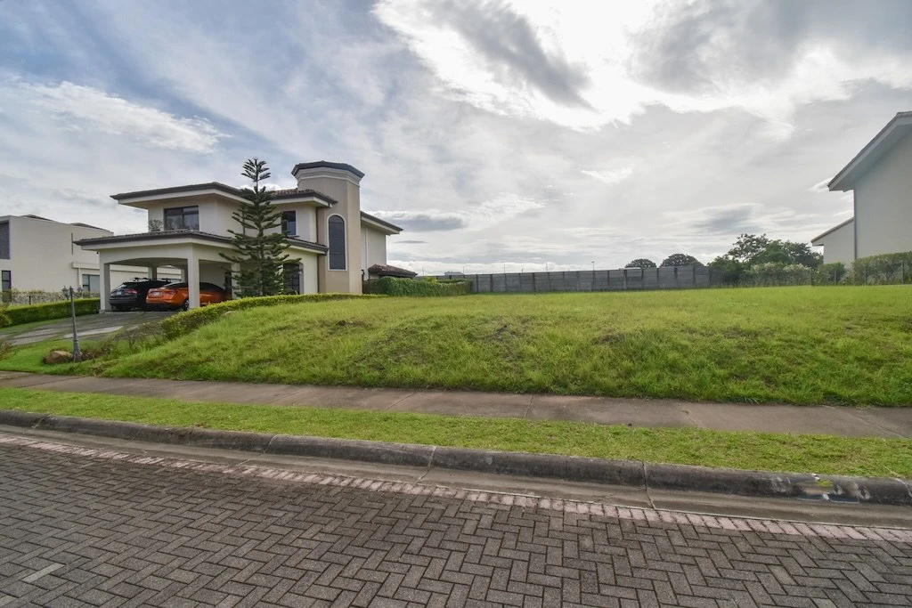 Terreno de 517m2 en Condominio Los Castillos, La Guácima: Home Construction Site For Sale in La Guácima - Gallery image 9