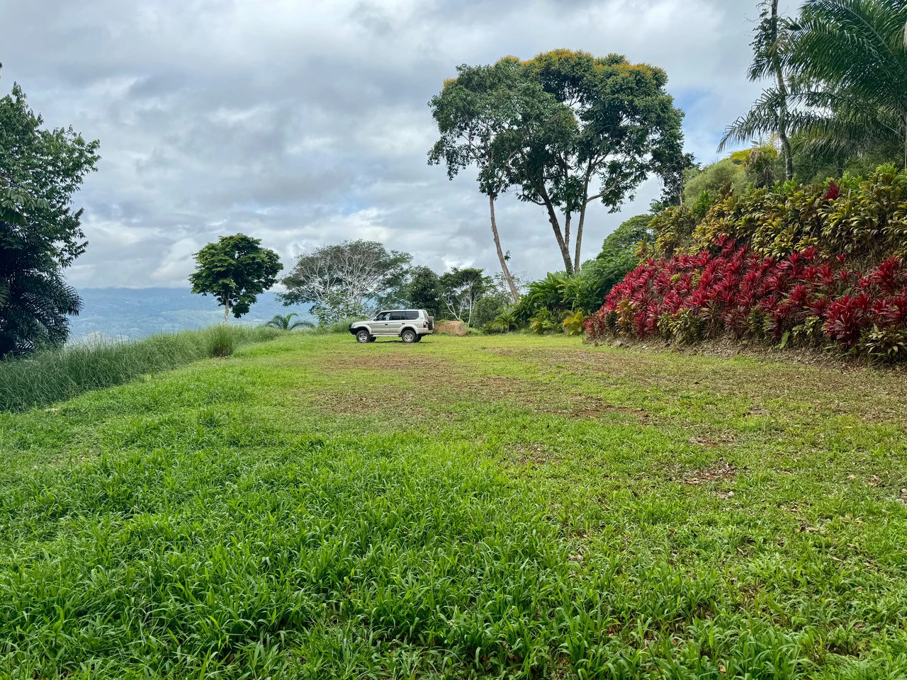 5.3 ACRES – Mountain And River View Land 20min To Dominical, Ready To Build, Legal Water, Electricity & Fiber Optics, Streams And Community Trails!!!! - Gallery image 5