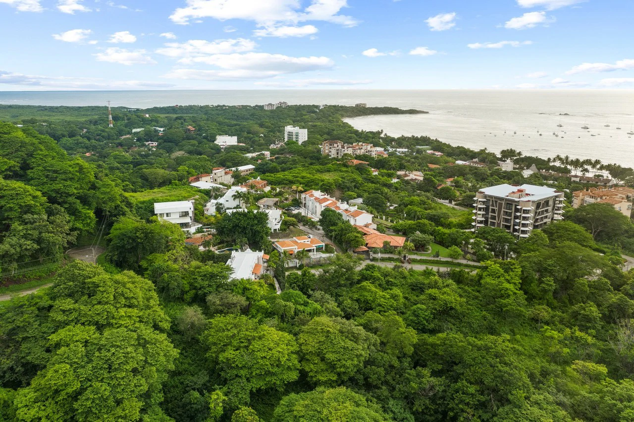 sunset hill unit 5: Cozy Ocean-View Condo for Sale – Walk to Tamarindo Beach - photo 2