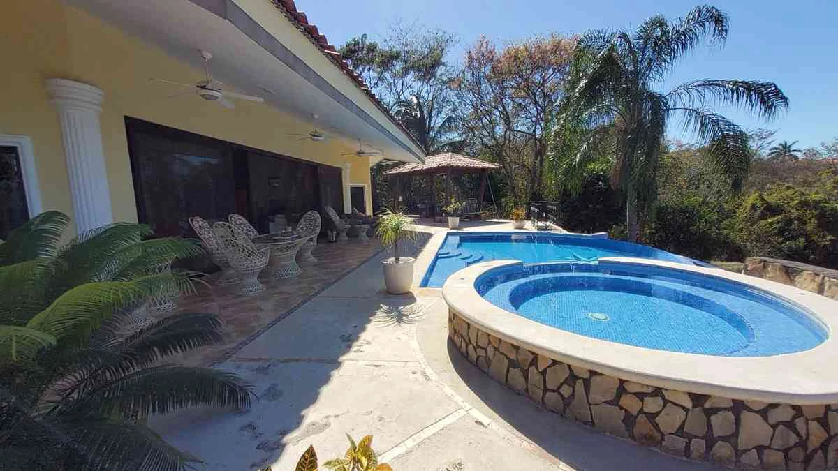 ID 4178: Elegant Coastal Villa with Infinity Pool and Lush Gardens - Gallery image 26