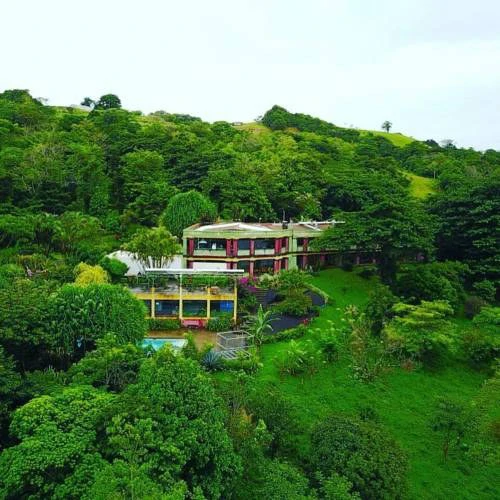 Lake Arenal Hotel & Resort: Well established Hotel overlooking Lake Arenal