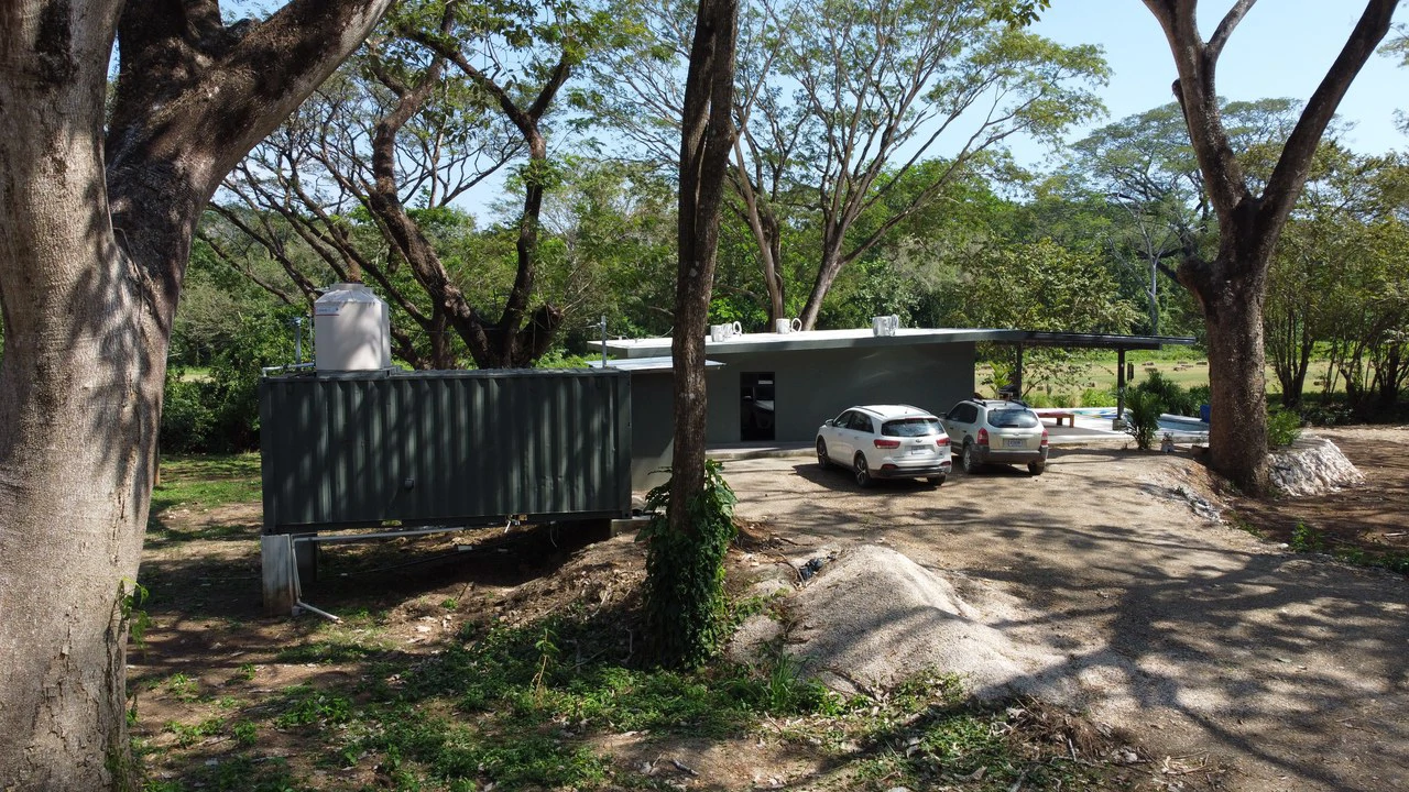 Private property for sale with a modern house and pool surrounded by the nature of Playa Samara – excellent investment opportunity - Gallery image 3