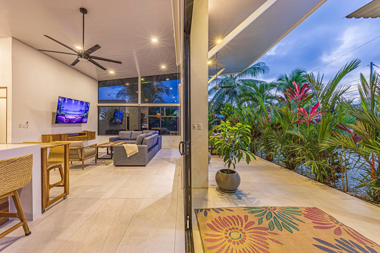 Elegant Tropical Home | 5 Minutes from Marino National Park: Near the Coast House For Sale in Bahía Ballena - Gallery image 4