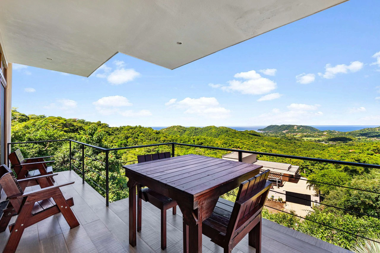 Casa Arcadia: Ocean-View Home with Two Income-Producing Studios - Gallery image 16