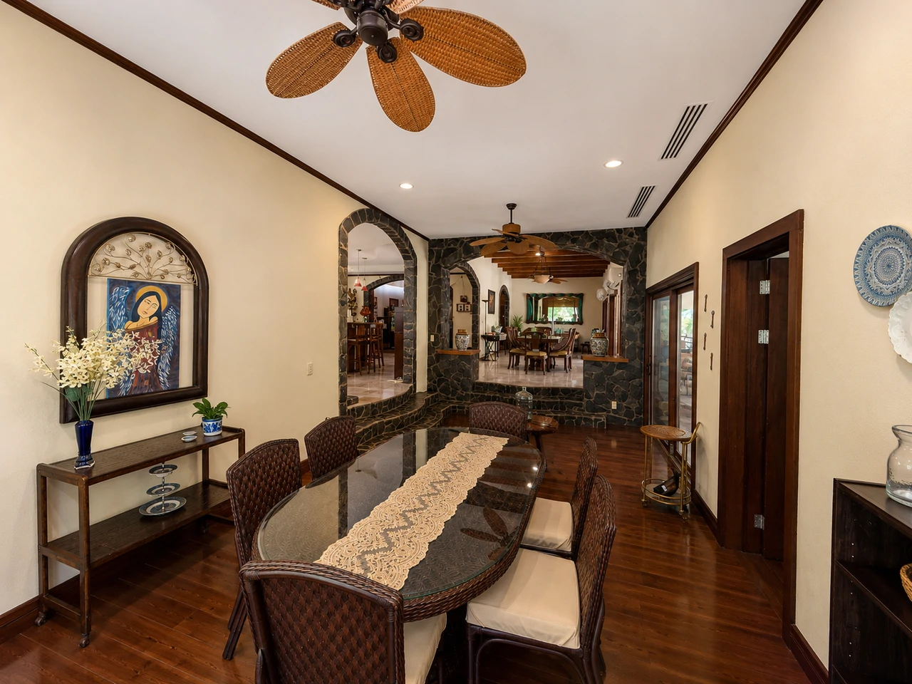 Liberia Luxury Nature Retreat: Exclusive Luxury Estate for Sale in Liberia Guanacaste with Natural Creek and Tourism Potential - Gallery image 11