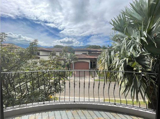 Stunning two-story house in exclusive condominiums in Santa Ana - Gallery image 28