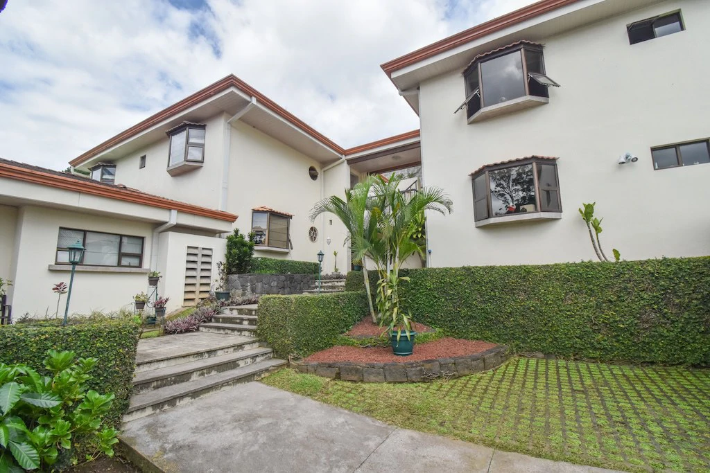 Apartamento de 3 Habitaciones en Guayabos: Apartment For Sale in Guayabos