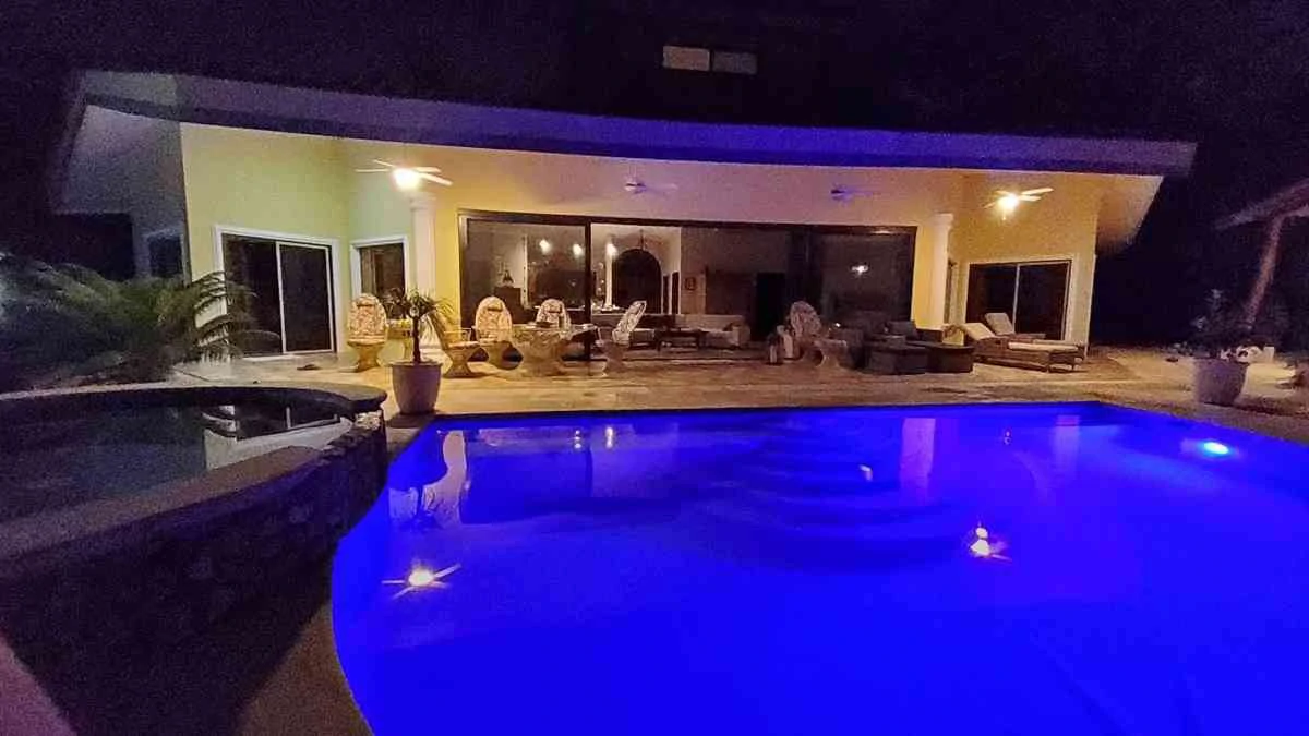 ID 4178: Elegant Coastal Villa with Infinity Pool and Lush Gardens - Gallery image 28