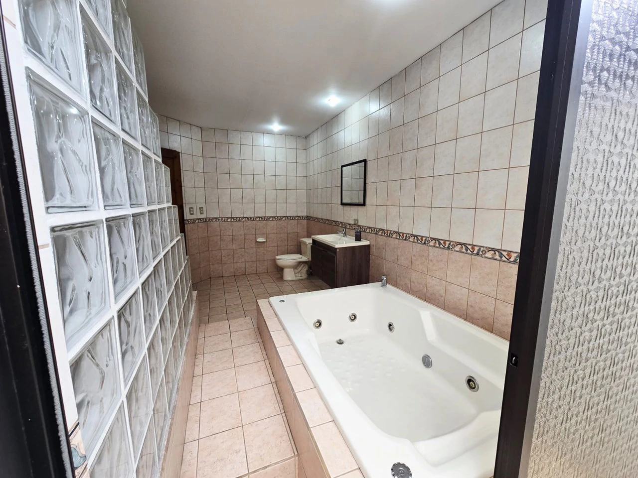 LARGE HOUSE FOR SALE IN MERCEDES NORTE, HEREDIA - Gallery image 45