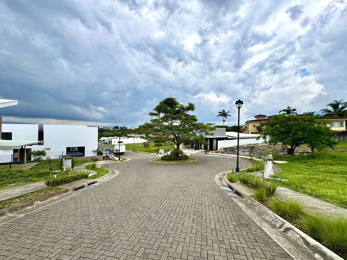 540 m² to Build a Luxury Home - Gallery image 3