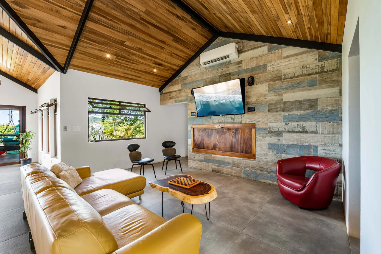 Casa Arcadia: Ocean-View Home with Two Income-Producing Studios - Gallery image 2