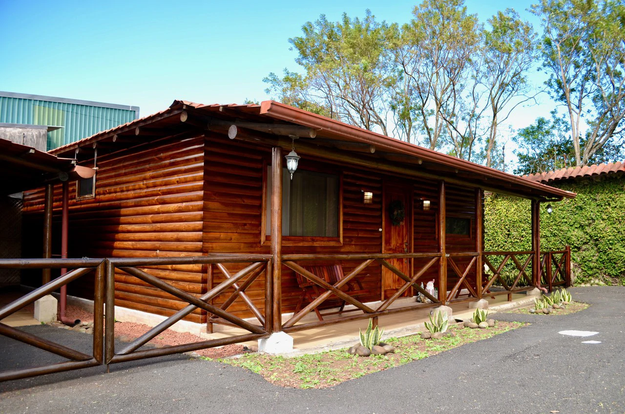 Beautiful investment property with cabins, house and apartments - Gallery image 9