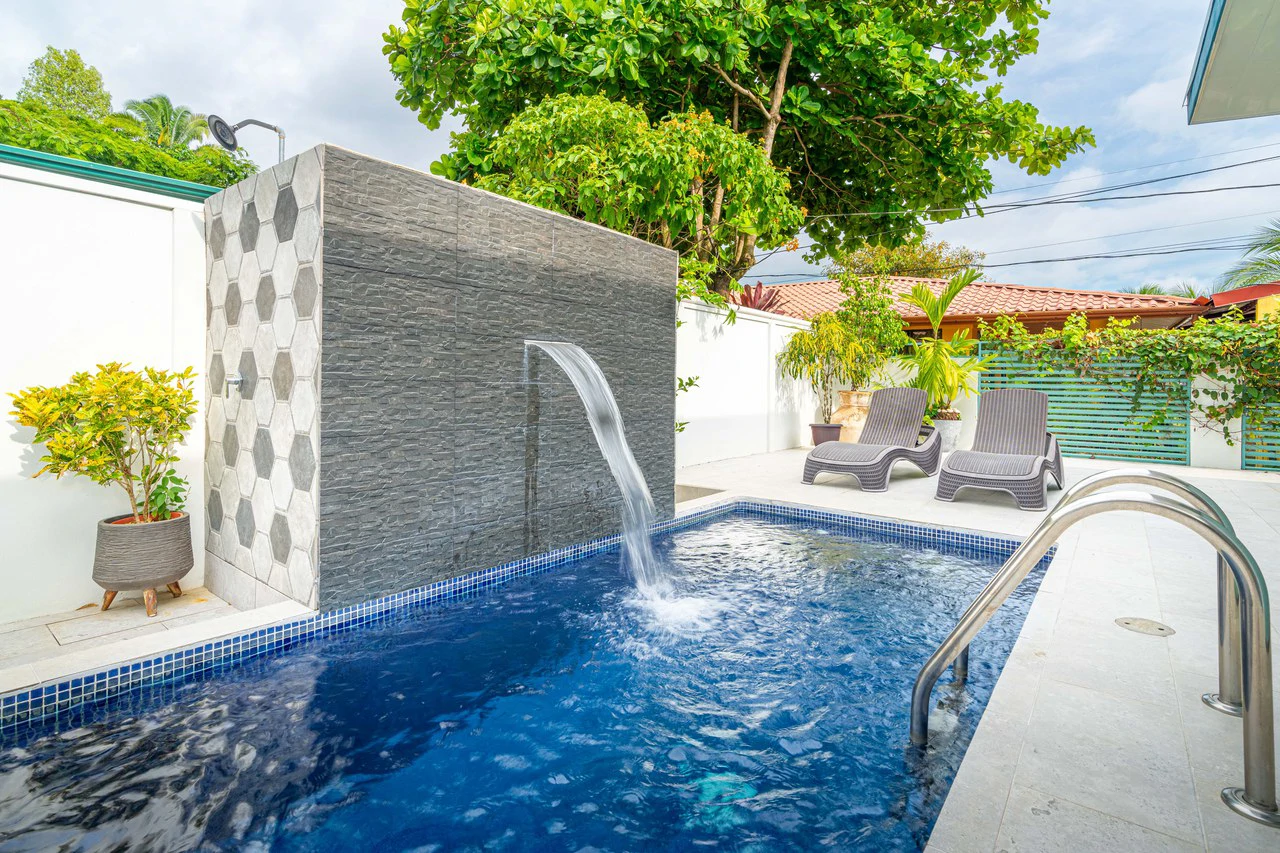 3 Bed Main Home with Two Rental Villas, Walk to Beach in Uvita! Fantastic Location! - Gallery image 38