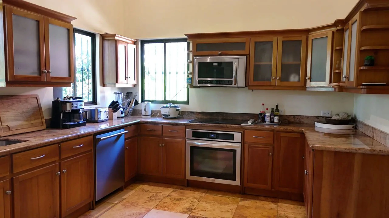 Tropical Luxury Estate with Private Lake, Pool & Prime Location Near Costa Rica’s Best Beaches: Near the Coast House For Sale in Parrita - Gallery image 24