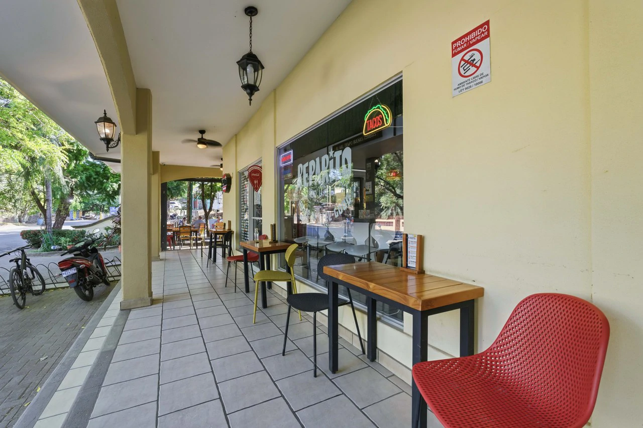 Reparito House: Turnkey Restaurant & Commercial Property for Sale - Gallery image 3