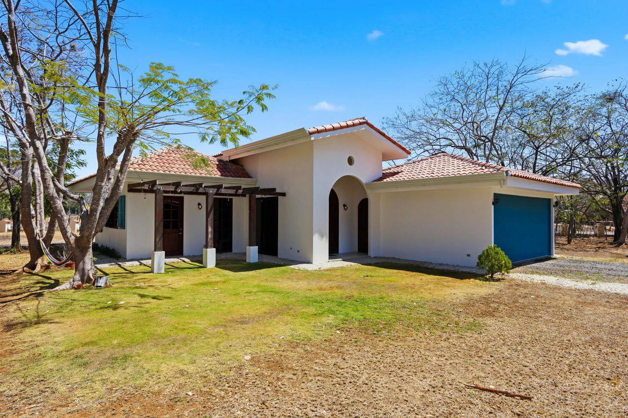 Stella Maris: Tranquil Home Within the Beauty of Altos Los Robles - Gallery image 2