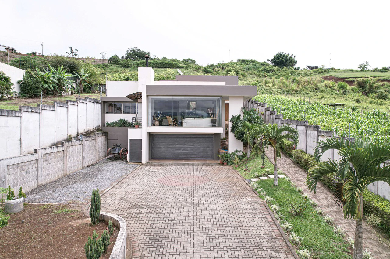Exclusive 3-Level House in Los Tucanes, San Ramón, Costa Rica