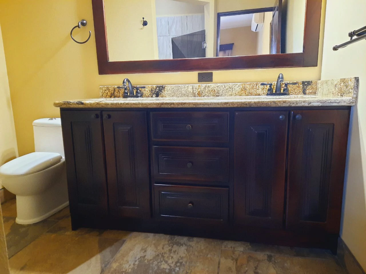 LA TOSCANA - Mediterranean Style Luxury Home on Lake Front Property. - Gallery image 29