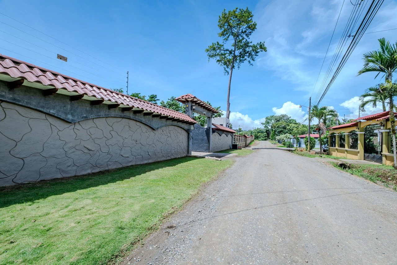 Luxury Home with Pool, Bar Area & Resort-Level Amenities | 6 br, 4.5 ba in Perez Zeledon - Gallery image 49