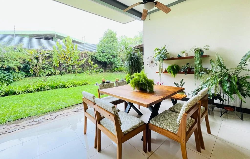 One Floor House for Sale Wide Garden Santa Ana Costa Rica - Gallery image 7