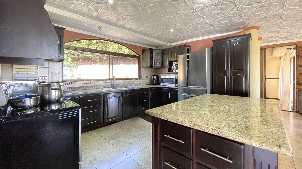 Spacious Home in Condominio El Roble – Cozy Spaces and Stunning Views - Gallery image 7