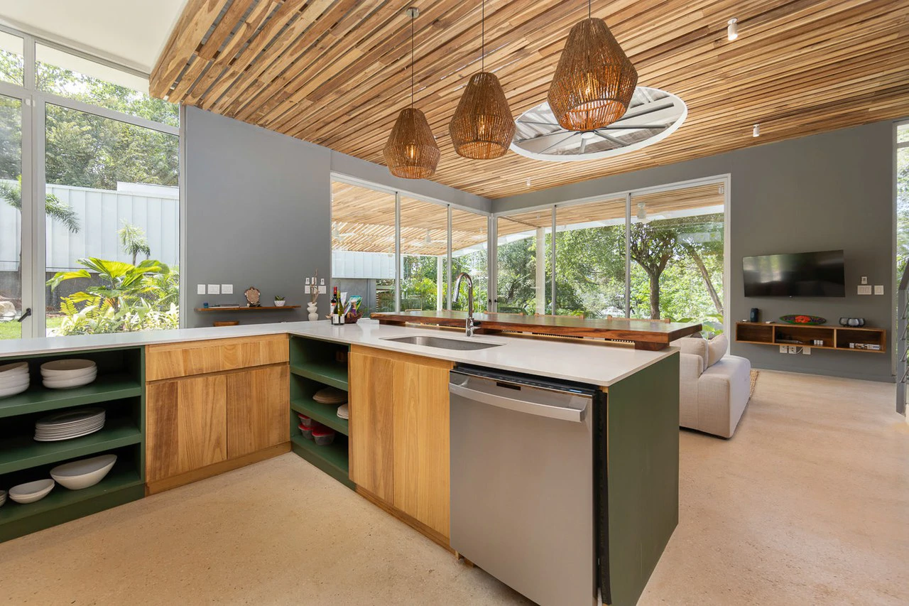 Casa C35: Stylish 4 Bedroom Home a Block to the Beach! - Gallery image 9