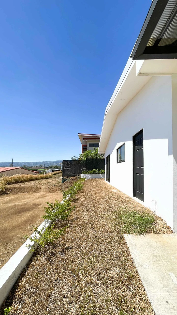 Charming New House for Sale in Gated Community - Gallery image 15