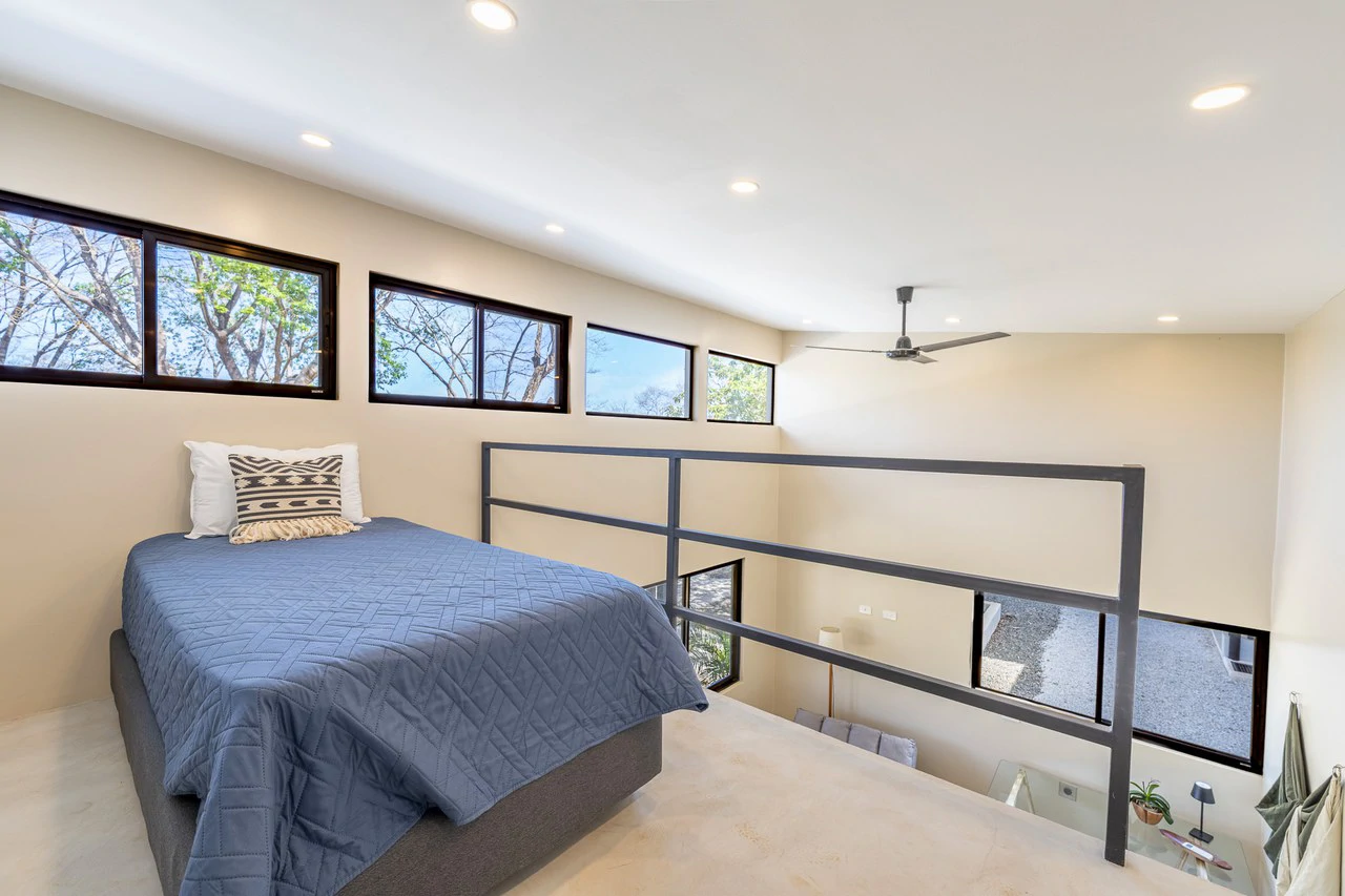 Casa Serena: Modern Villa with Pool and Guest House - Gallery image 27