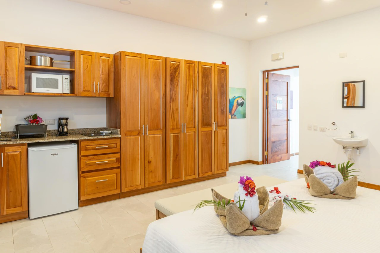 Beachfront Luxury Mixed Use Multi-Unit Residence - photo 14