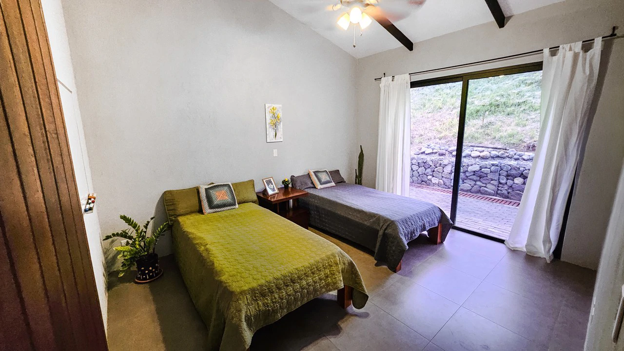 Beautiful Casa Irina, with pool and large yard: Close to the beach in tranquil Monterrey! - Gallery image 15
